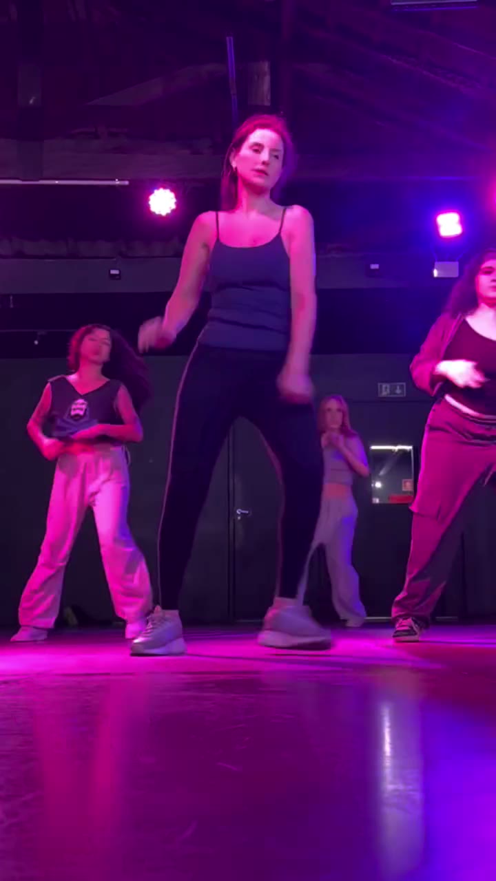 (O áudio foi silenciado pela Sony e agora ficou errado 🥲) Faz pouco que eu postei dança , mas não ti