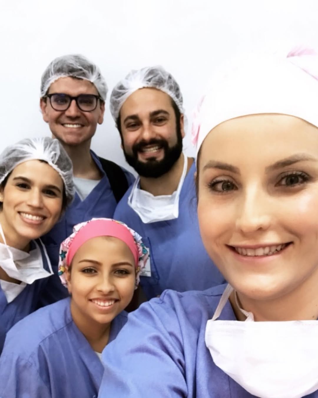 Maravilha de sábado com um #mommymakeover 🥰🥰💁🏼‍♀️ Nesta cirurgia fizemos #mastopexia com prótese, #lipoaspiracao e #abdo (1/2)
