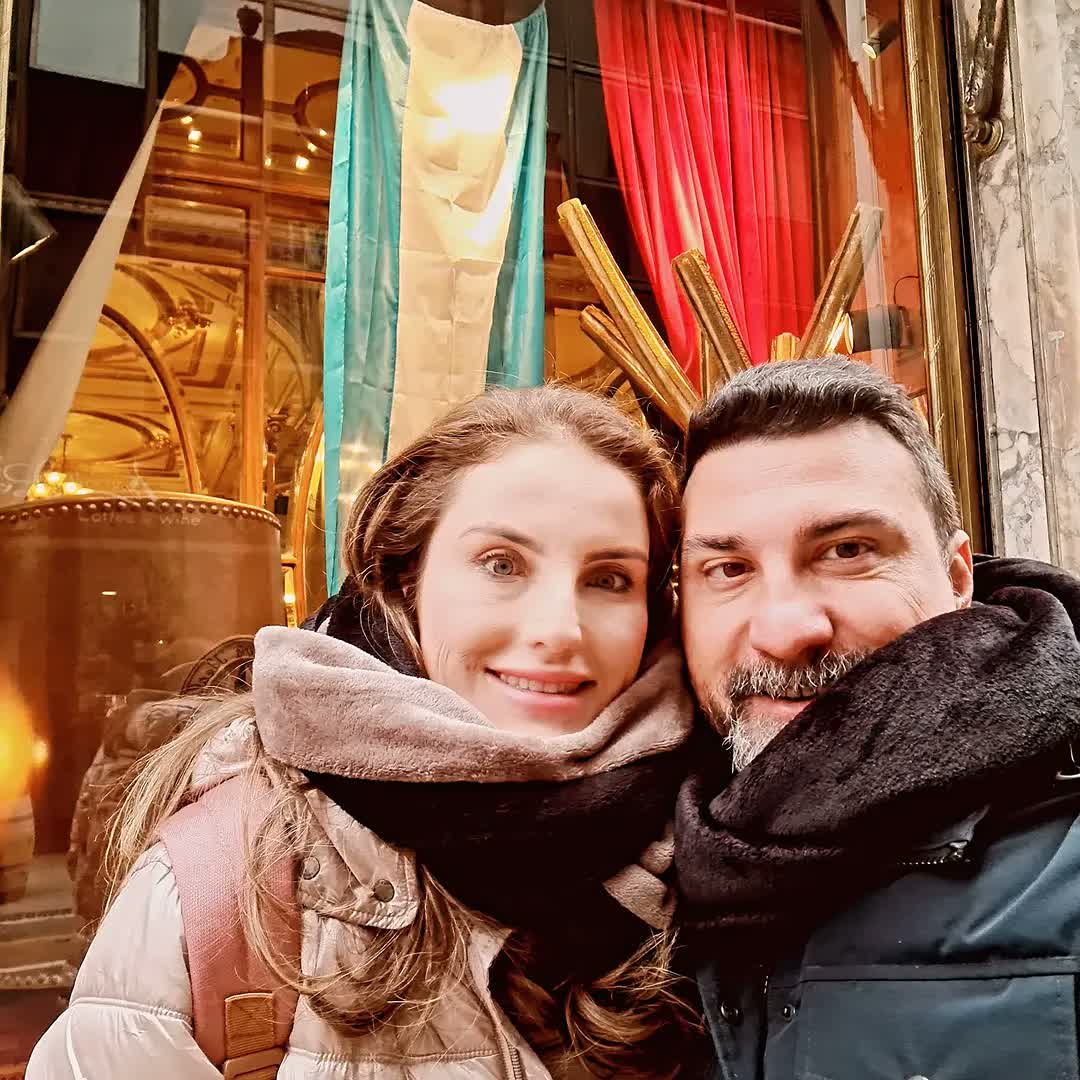 All the photos represent moments of great love, but the last one represents my competition, with whom I share the passionate gazes of @fonsecajjr 🥰🥰🥰. (2/10)