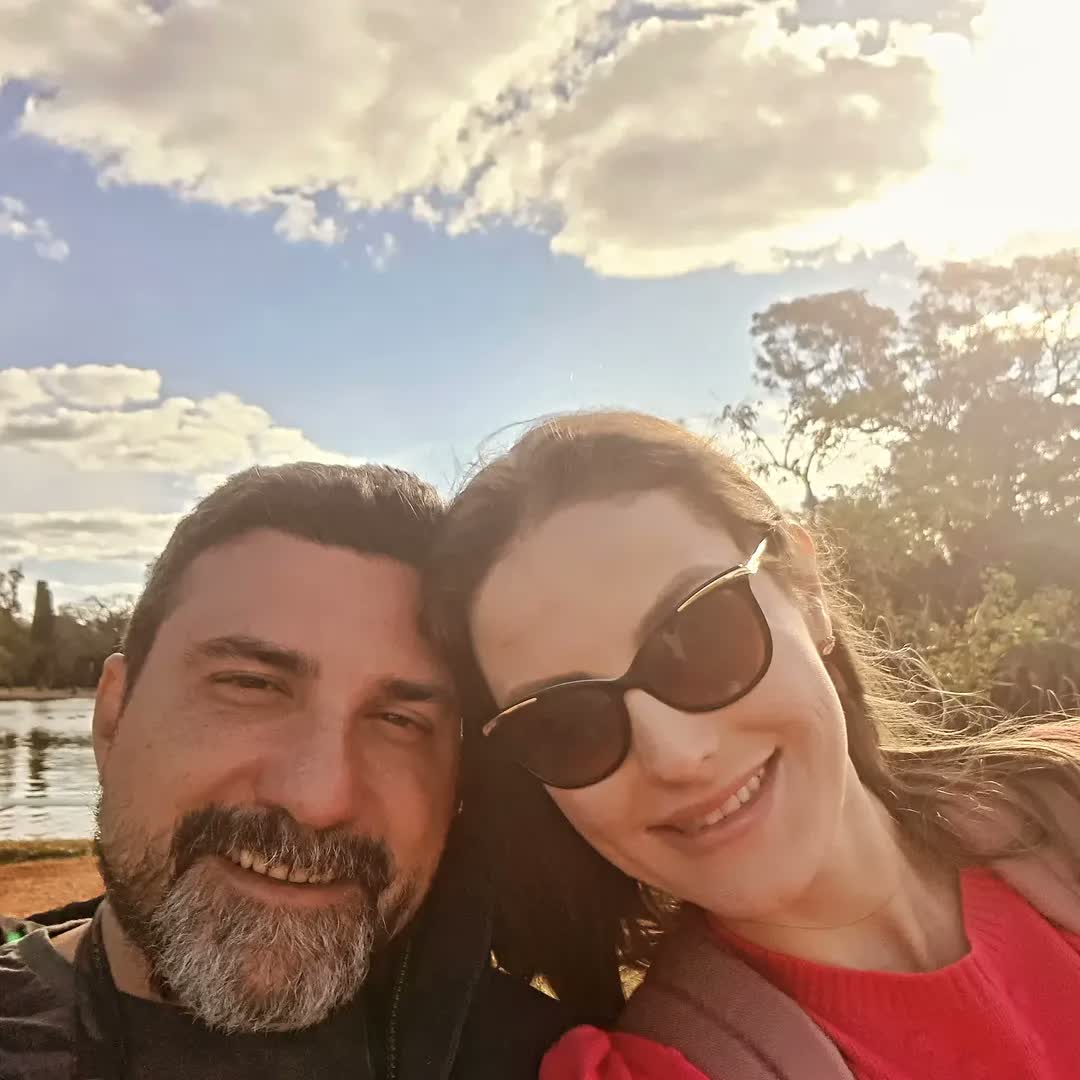 All the photos represent moments of great love, but the last one represents my competition, with whom I share the passionate gazes of @fonsecajjr 🥰🥰🥰. (4/10)