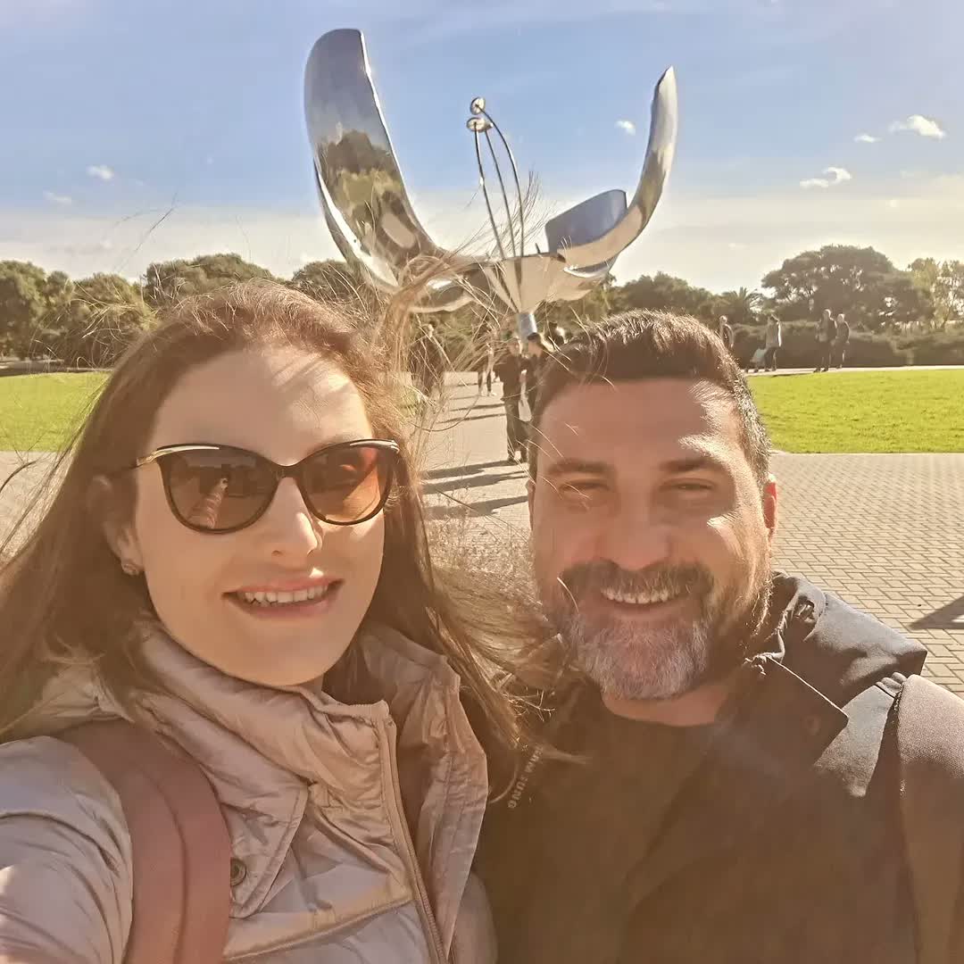 All the photos represent moments of great love, but the last one represents my competition, with whom I share the passionate gazes of @fonsecajjr 🥰🥰🥰. (5/10)