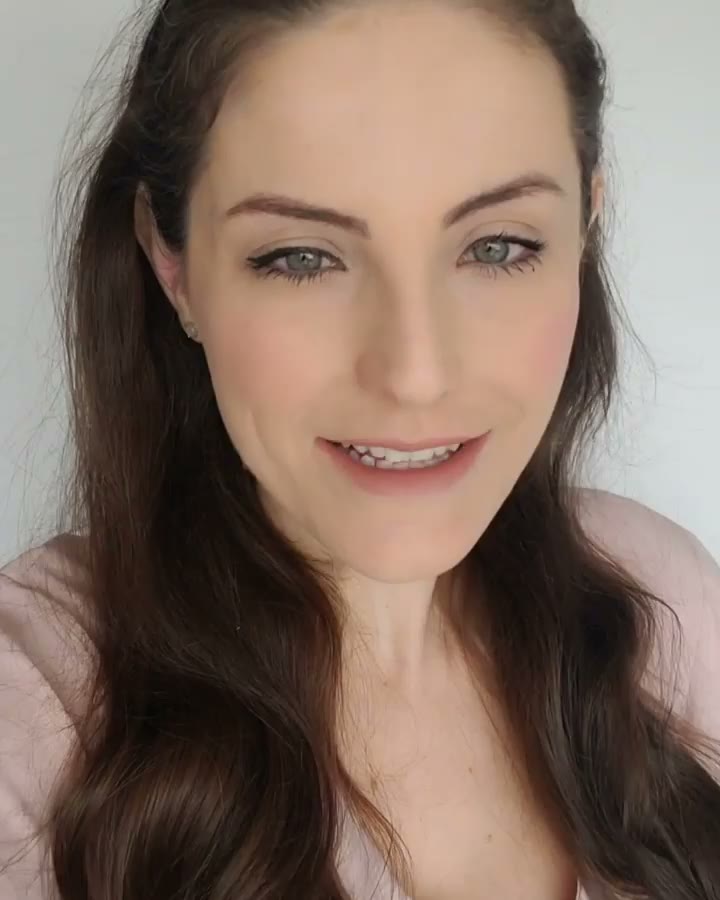 Alguém já falou pra você que tem queloide? Ou você mesmo acha que tem? Então assista o meu novo vídeo no YouTube para sa