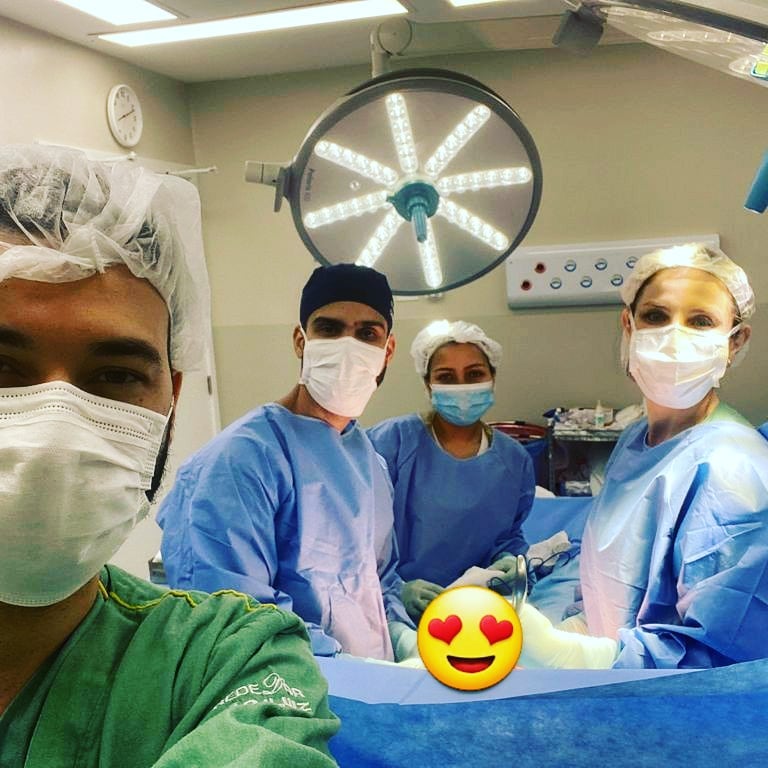 En la última foto hay algo sobre lo que muchas personas tienen dudas, y que puede ser corregido en la abdominoplastia… (3/4)