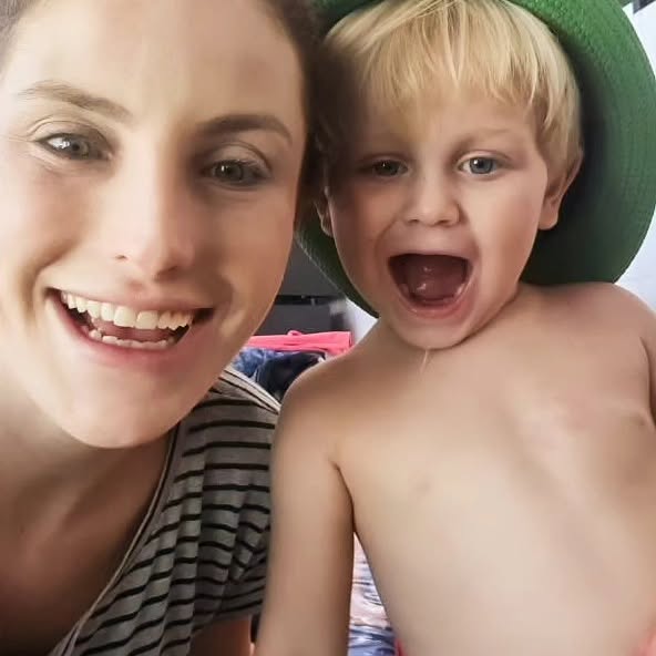 E esse meu sobrinho lindo que completou 3 anos essa semana? Como o tempo passa, às vezes surge uma foto daquele bebê ris (1/2)