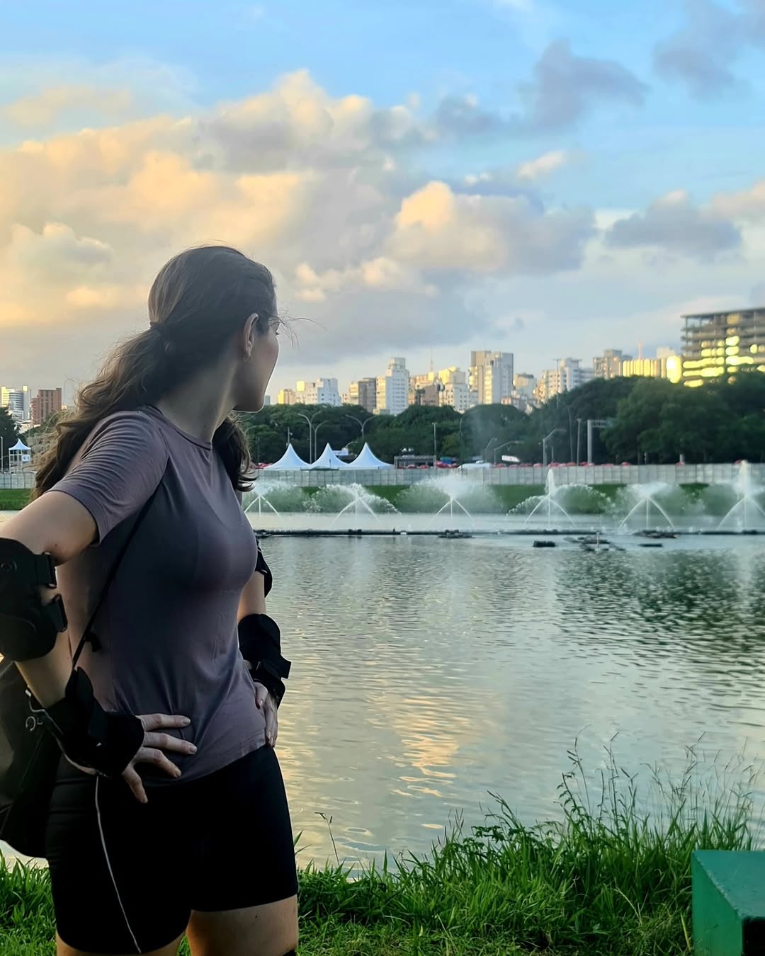 这位同时享受城市和自然的女孩是谁？🤣🤣 (4/5)