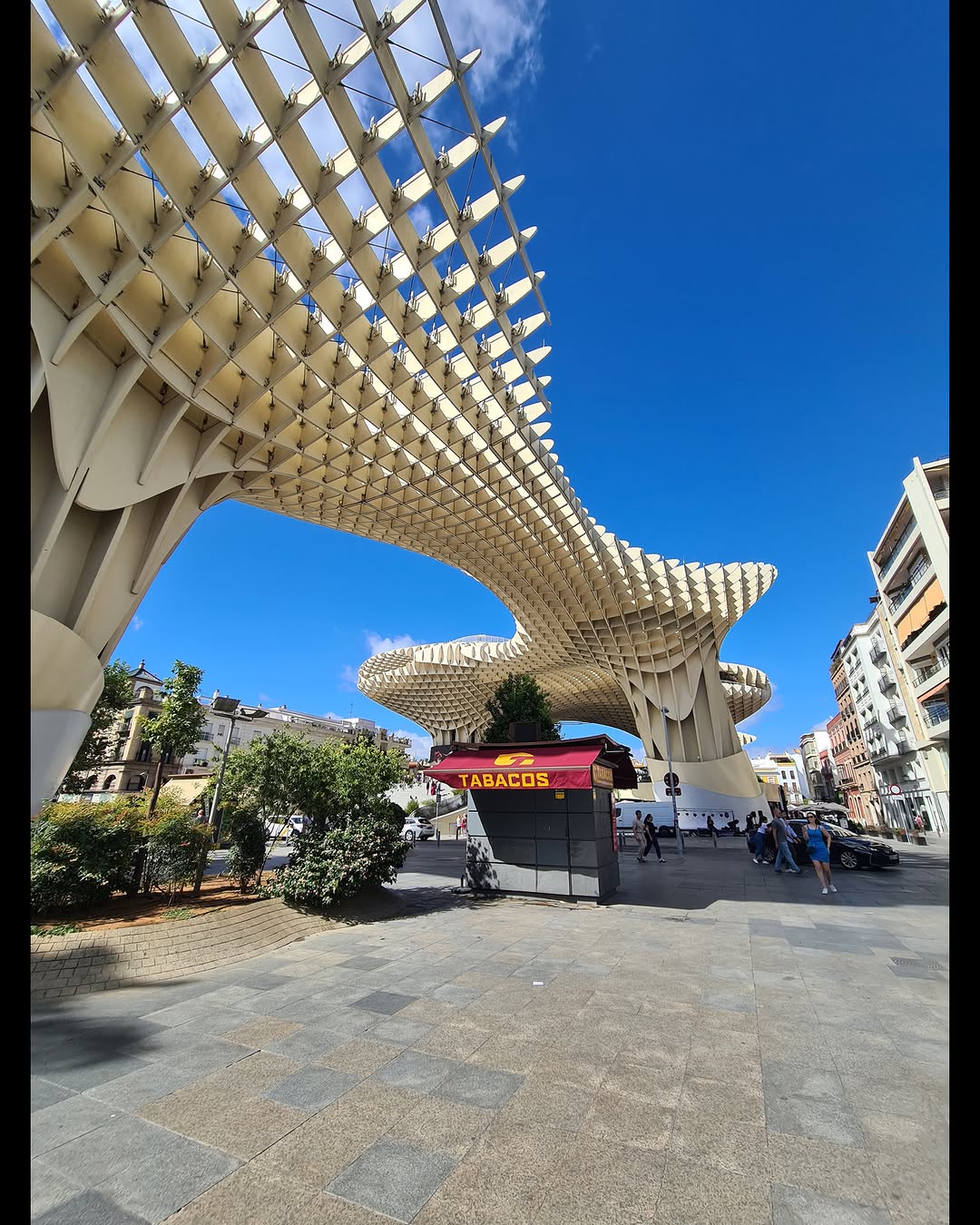 📍España, 24 (4/10)
