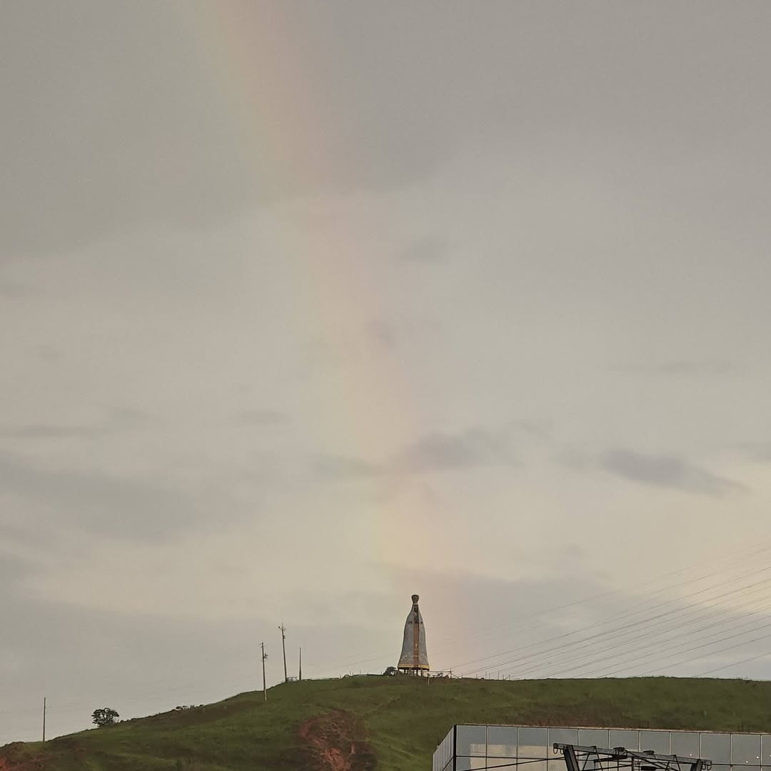Primero del año, una pausa para agradecer y buscar protección, ¡y esta primera foto sucedió! 🌈🙏🏻 (2/10)
